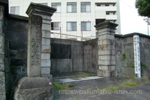 鹿児島市西南戦争西郷隆盛私学校跡と銃弾跡の石壁